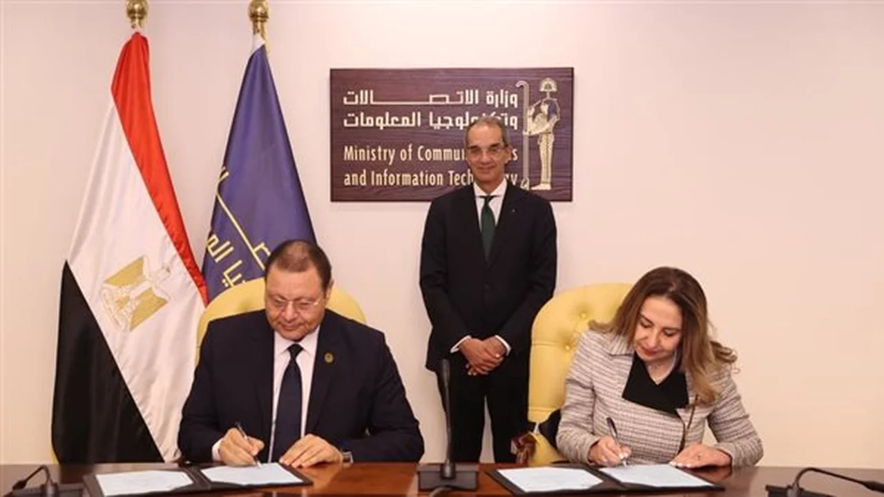 تطوير الرقمنة الصحية يتسارع بتوقيع مذكرة تفاهم بين الاتصالات والهيئة العامة للاعتماد والرقابة